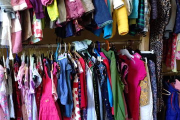 Bunte Kinderkleidung