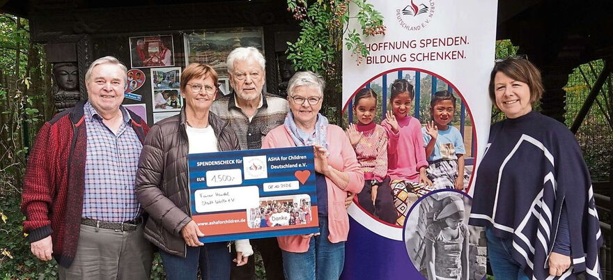Gruppenfoto Spendenübergabe mit Anton Rothfischer